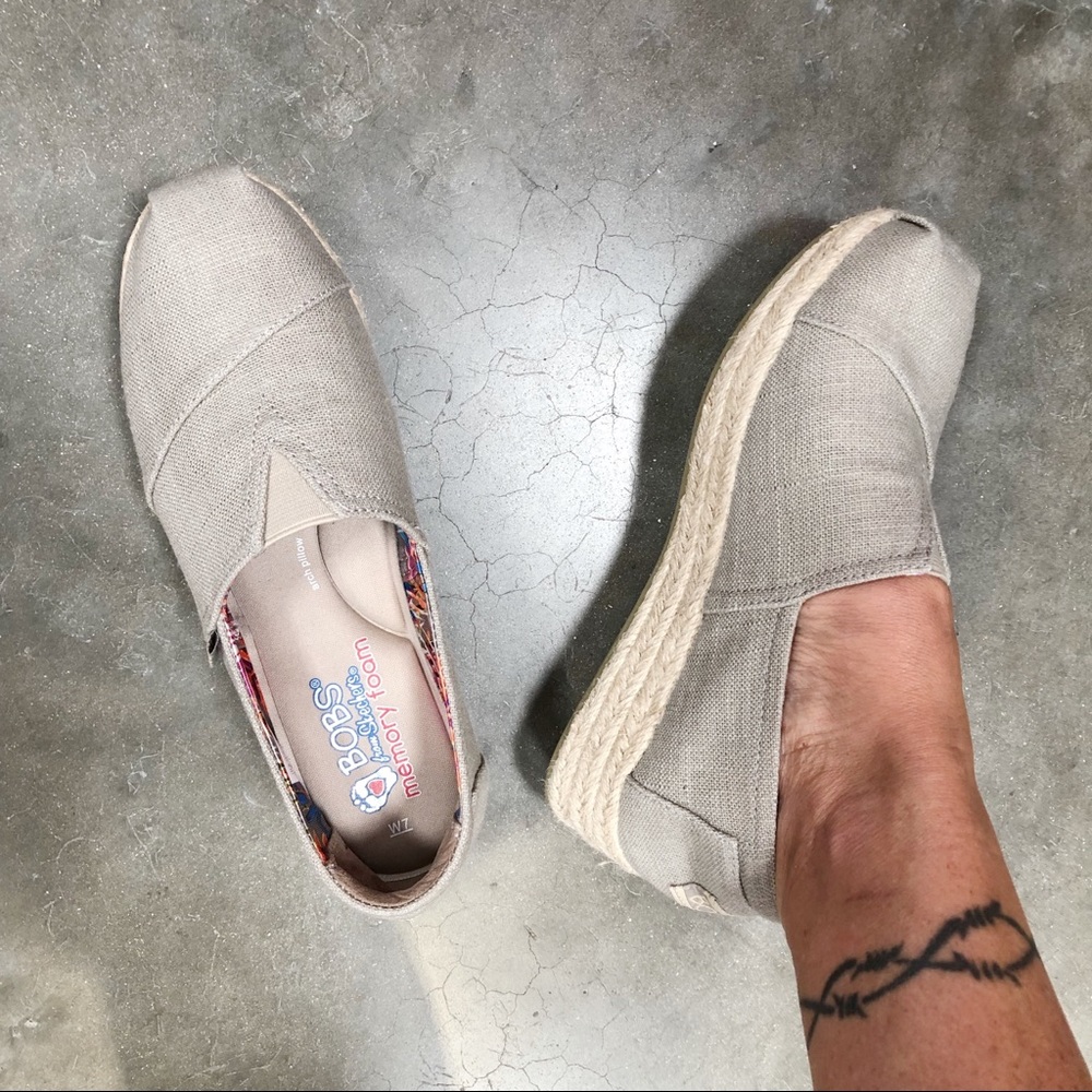 Bob’s by Sketchers Wedge Canvas Shoe - Picture 4 of 8